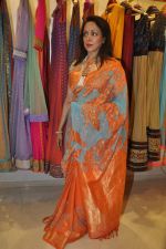 Hema Malini at Neeta Lulla_s store in Santacruz, Mumbai on 26th Sept 2013 (13).JPG